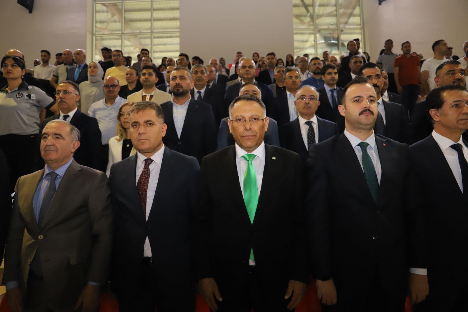 Iğdır Üniversitesinde Mezuniyet Coşkusu