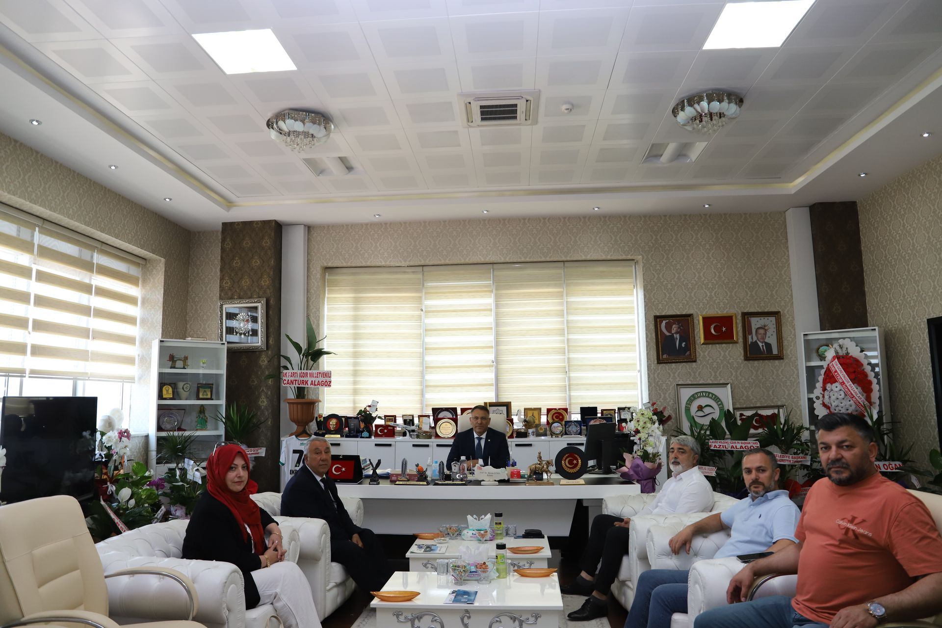 Iğdır Azerbaycan Evi Derneği’nden Rektör Gürel’e “Hayırlı Olsun” Ziyareti