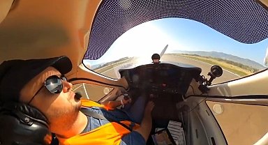Film sahnesi değil gerçek: Havada motoru duran uçağı başarıyla piste indirdi