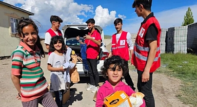 Kızılay Ağrı'da Kurban Bayramı'nda yüzlerce aileye yardım eli uzattı