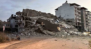 Korna sesiyle yıkılan 7 katlı bina, vatandaşlara deprem etkisi yaşattı