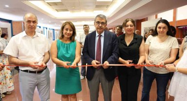 Rektör Kutluhan "Zen Dalgaları" isimli tekstil sergisinin açılışını gerçekleştirdi