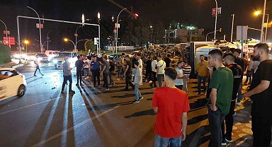 Batman'da odun yüklü kamyon devrildi: 2 yaralı