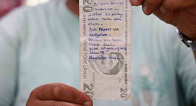 Genç kızın verdiği 20 TL sadakanın üzerine yazdığı not şaşkına çevirdi