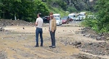 Trabzon'da heyelan nedeniyle Araklı-Bayburt yolu ulaşıma kapandı