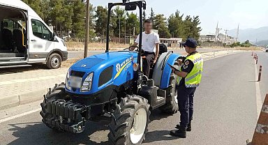 Traktör sürücülerine Jandarmadan özel denetim
