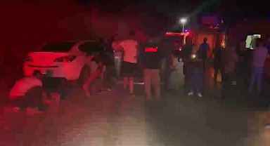 Tunceli'de otomobil şarampole yuvarlandı: Sıkışan 2 kişi kurtarıldı