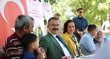 Vali Koruyucu Ailelere Teşekkür Etti