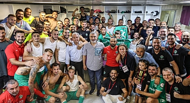Adana Galibiyeti Sonrası Sevinç Pozu: