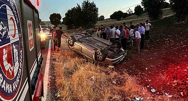 Adıyaman'da kontrolden çıkan otomobil tarlaya uçtu: 3 yaralı