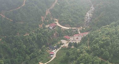 Ağaran Şelalesi gelen turistleri kendine hayran bırakıyor