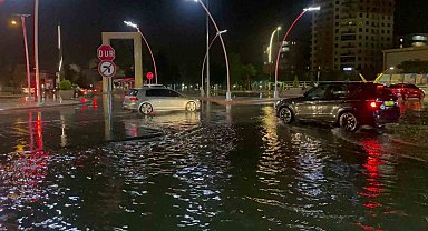 Aksaray'da sağanak yağış etkili oluyor