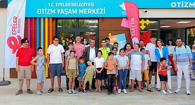 Başkan Yetişkin, Efeler'in özel çocuklarıyla Zafer Bayramı'nı kutladı