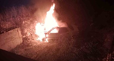 Burdur'da köprüden uçan otomobil yanarak kül oldu: Sürücü son anda kurtarıldı