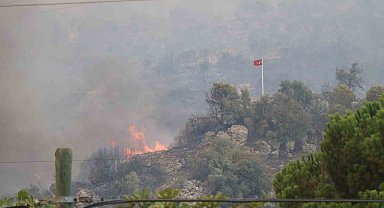 Dağ taş yandı, Türk bayrağı alevlerden korundu