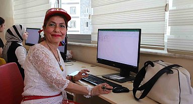 Depremde 4 gün enkaz altında kaldı, renkli kişiliğiyle hayata tutundu
