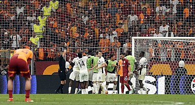 Fernando Muslera kırmızı kart gördü