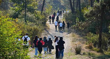 Gençler 8 kilometre yürüdü Türk Bayrağı açtı