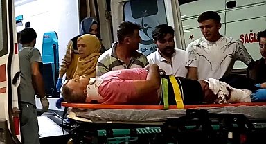 Hafif ticari araç ile motosiklet çarpıştı: 1'i ağır 2 yaralı