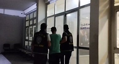Hırsızlıktan 31 yılla aranan şahıs, evine kıyafet değiştirmeye gelince yakalandı