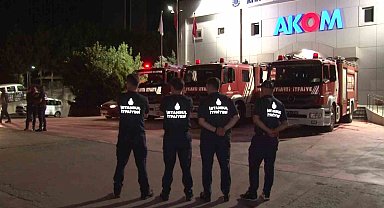 İstanbul'dan itfaiye ekipleri İzmir'deki yangın yerine destek için yola çıktı