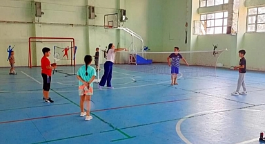Karakoyunlu'da GSB Spor Okulları Badminton Kursları Devam Ediyor