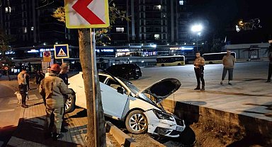 Kartal'da drift atan alkollü sürücü kaza yaptı