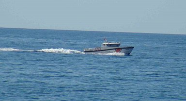 Kastamonu'da batan teknedeki kayıp üç kişiyi arama çalışmaları devam ediliyor