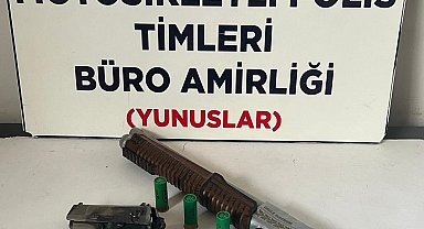 Kütahya'da bir araçta ruhsatsız tabanca ve tüfek ele geçirildi