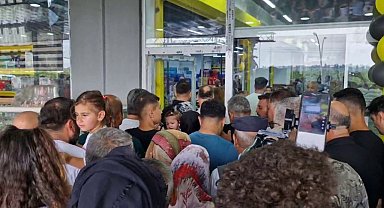 Marketteki indirim izdihamı tekmeli yumruklu kavgaya dönüştü