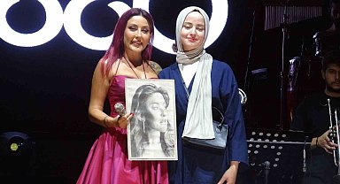 Melek Mosso'dan Kütahya'da 30 Ağustos konseri