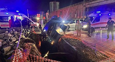 Sivas'ta hafif ticari araçla otomobil çarpıştı: 5 yaralı