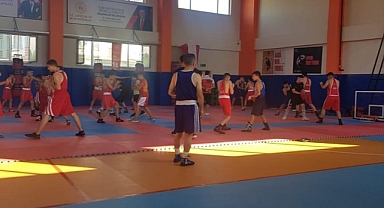 Türk ve İranlı Boksörler GSB Spor Okulları Kapsamında Ringe Çıkıyor