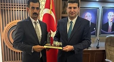 Ülkü Ocakları Genel Başkanı Yıldırım'a Anlamlı Hediye: Şehit Türkler Anıtı Biblosu