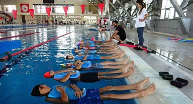 Van'da "Yüzme Bilmeyen Kalmasın" projesiyle 56 bin kişi yüzme öğrendi