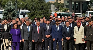 Vekiller Bakü'de 30 Ağustos Zafer Bayramı Törenine Katıldı