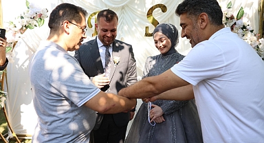 Yüzükleri Vali Ercan Turan Taktı