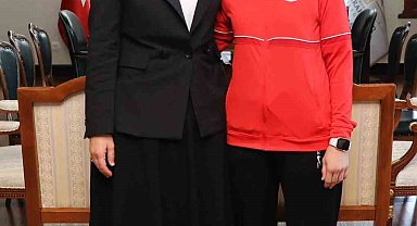 Zafer Bayramı hediyesi olimpiyat madalyası oldu
