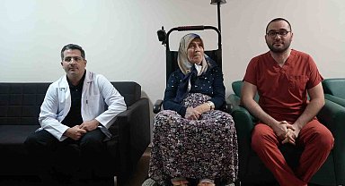 78 yaşındaki felçli kadın başarılı ameliyatla yeniden hayata tutundu