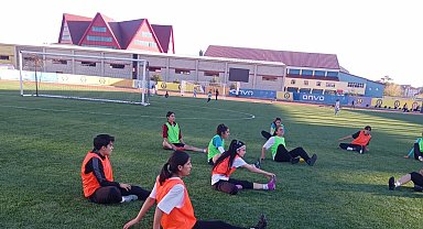 Ağrı Aile ve Sosyal Politikalar Kadın Futbol Takımı, 2. Lig'e hazırlanıyor