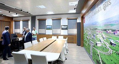 AİÇÜ Lisansüstü Eğitim Enstitüsü'nde çevrimiçi toplantı ve sunum salonu açıldı