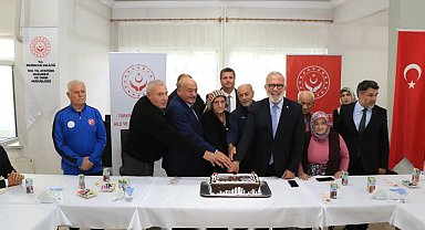 AK Parti heyetinden huzurevi ziyareti