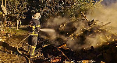 Alevlere teslim olan tandır evi küle döndü