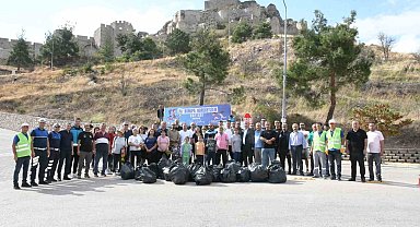 Amasya Kalesi'nde çevre temizliği yaptılar
