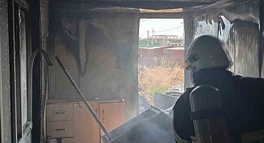 Antakya'da konteyner yanarak kullanılmaz hale geldi