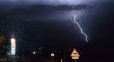 Ardahan'da şimşekler geceyi aydınlattı