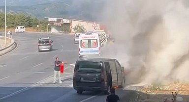 Arıza yapan VİP minibüs alev alev yandı