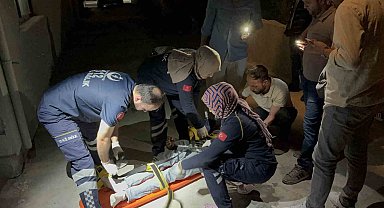 Balkondan düşen adam hastaneye kaldırıldı
