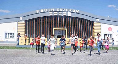 Bilim Erzurum'da çocuklar mutlu ve umutlu
