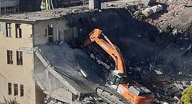 Bir Tarih Yıkılıyor: Iğdır Belediye Binası ve Haydar Aliyev Parkı Yenileniyor